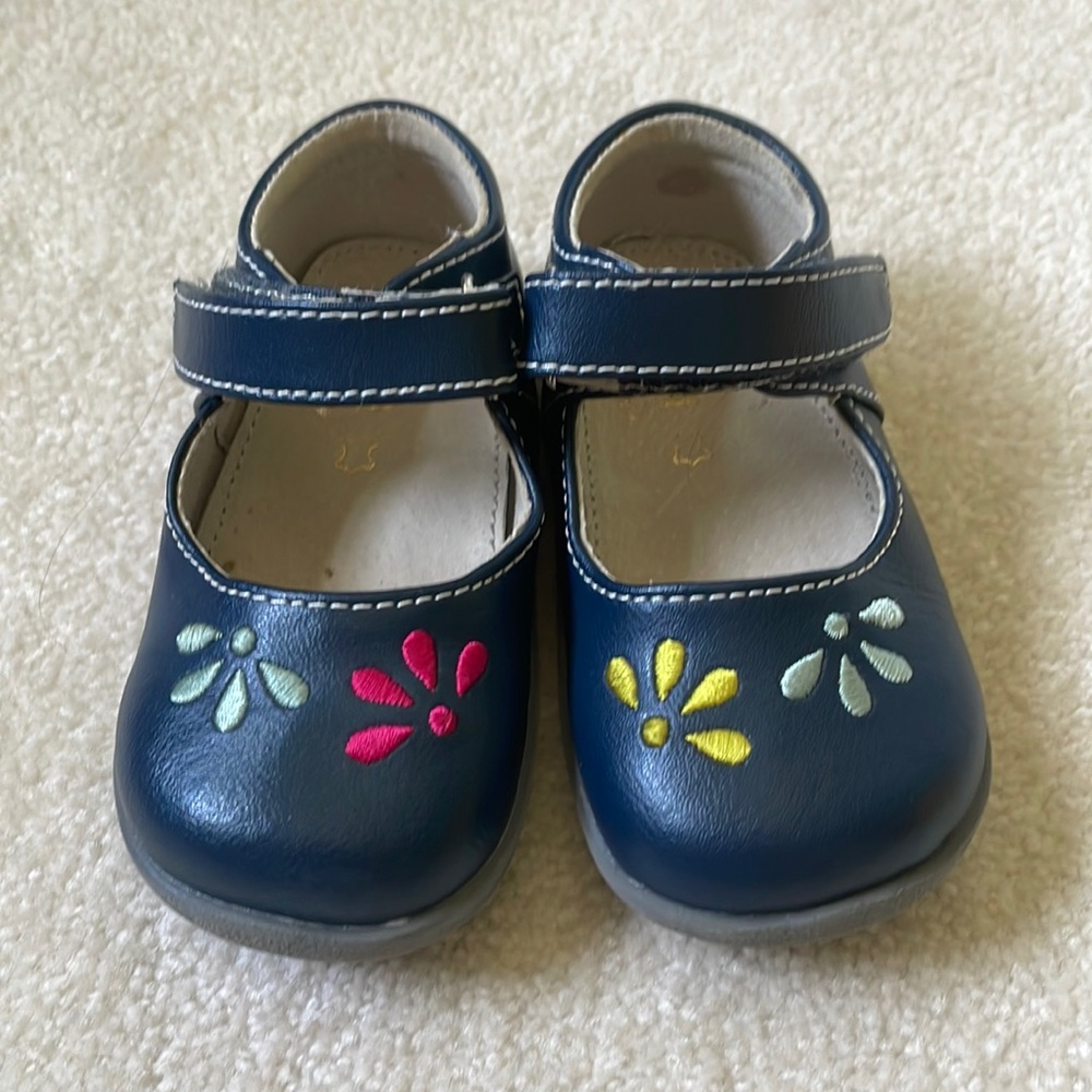 GUC see kai run mary janes- size 6
